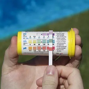 how-to-test-the-water-in-your-inflatable-hot-tub-ph-strips